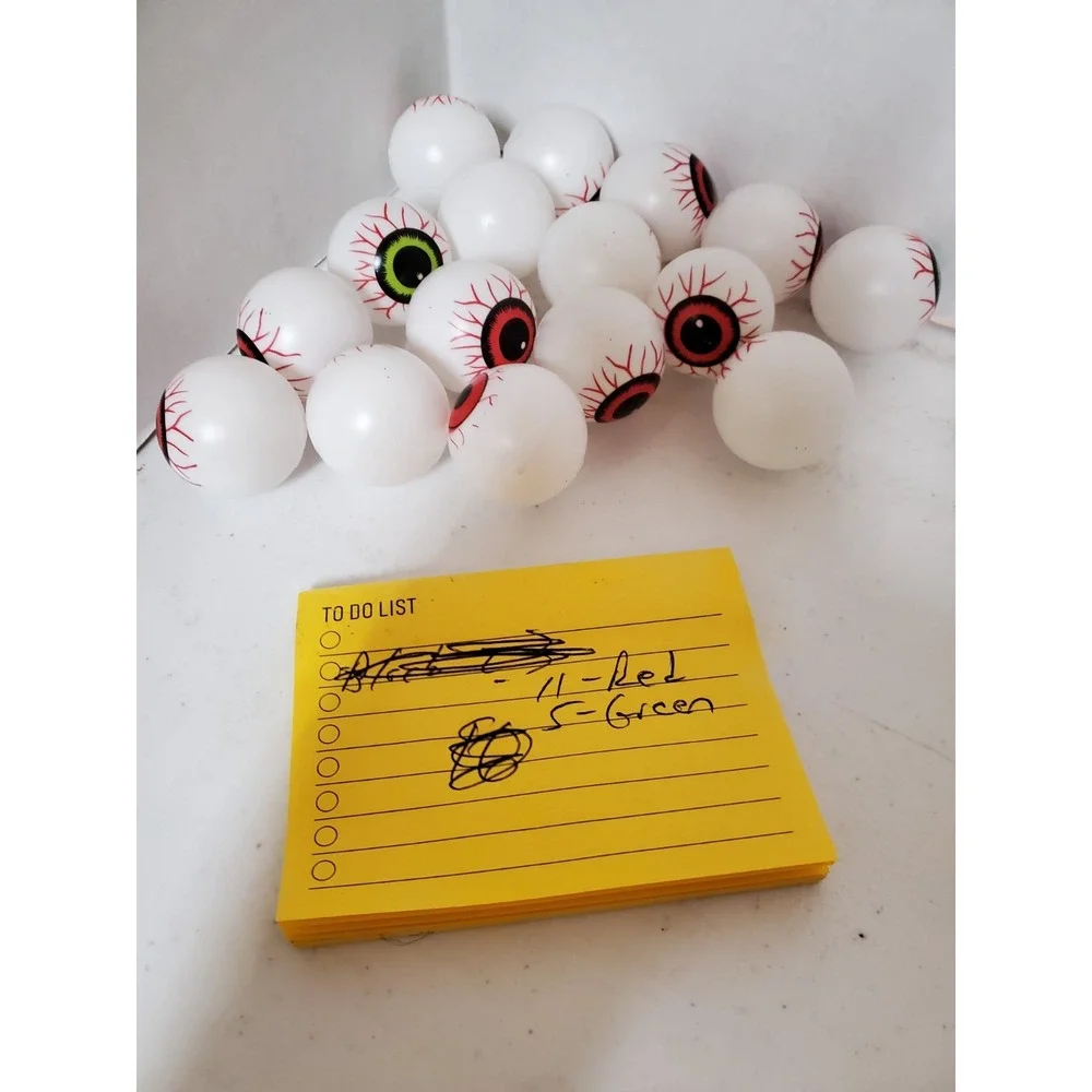 Greenbrier International plastic Halloween eyeballs 16 Pcs, 11 Red 5 Green